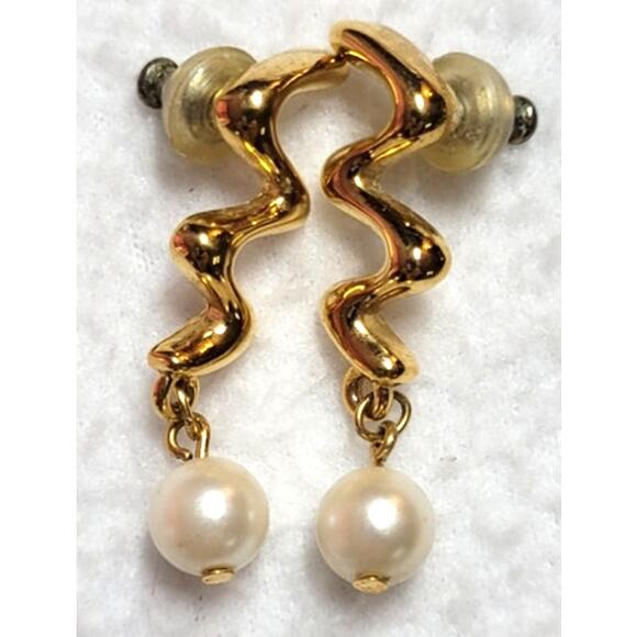 Vintage Napier Gold Zig Zag Faux Pearl Sculptural Modernist Earrings 1.5" - Picture 1 of 5